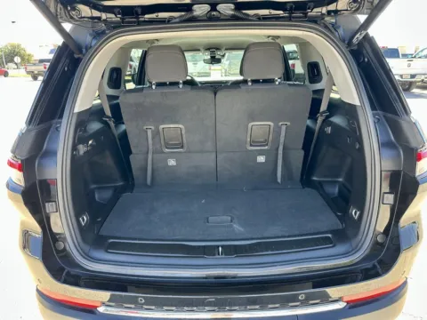 More photos of 2022 Jeep Grand Cherokee L Laredo at Vincent Motor Company, TX