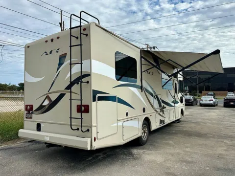 More photos of 2017 Thor Motor Coach A.C.E. Series Evo 30.4 at Vincent Motor Company, TX