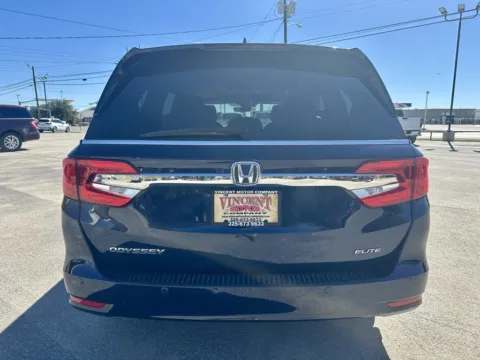 More photos of 2018 Honda Odyssey Elite at Vincent Motor Company, TX