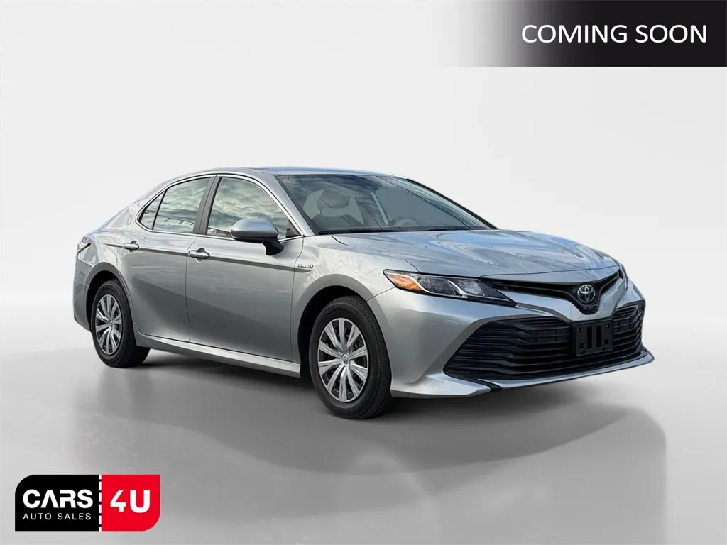 Silver 2020 Toyota Camry Hybrid LE for sale in Knoxville, TN