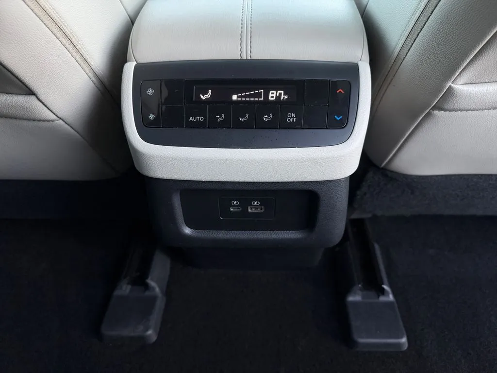 2024 Nissan Pathfinder SL - Photo 32