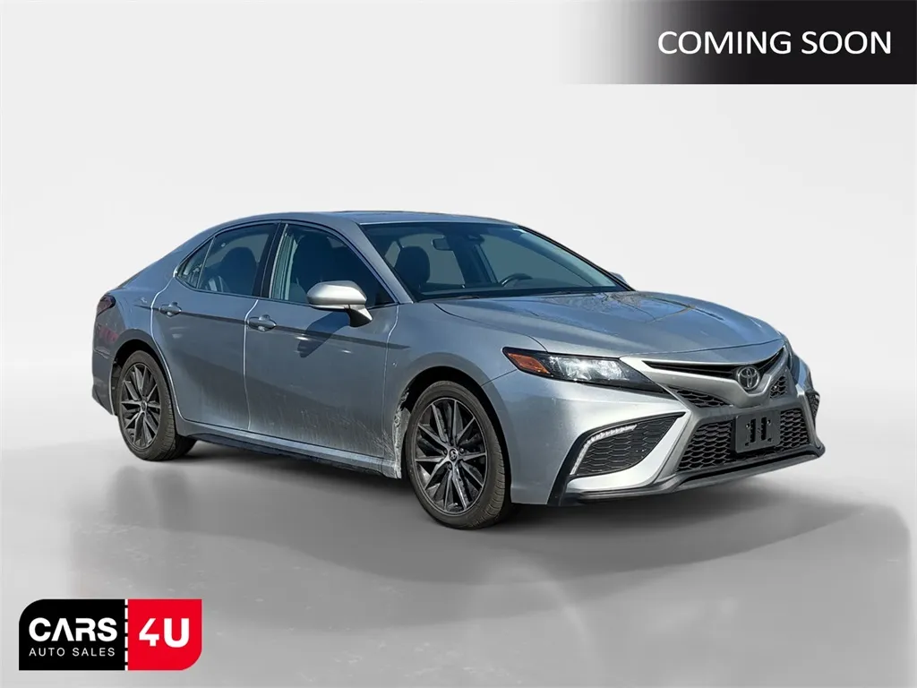 Silver 2022 Toyota Camry SE for sale in Knoxville, TN