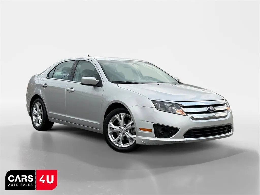 Silver 2012 Ford Fusion SE for sale in Knoxville, TN