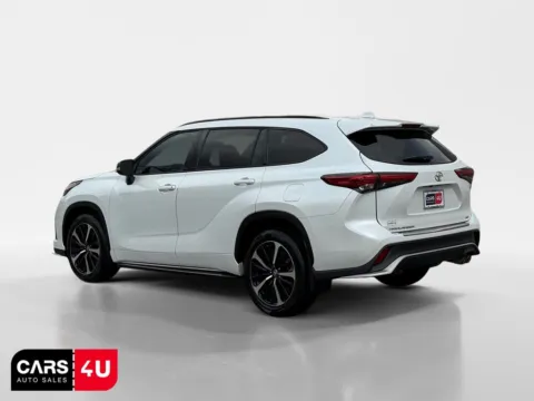 More photos of 2022 Toyota Highlander XSE at Cars 4 U LLC, TN