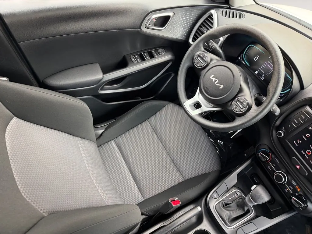 2025 Kia Soul LX - Photo 15
