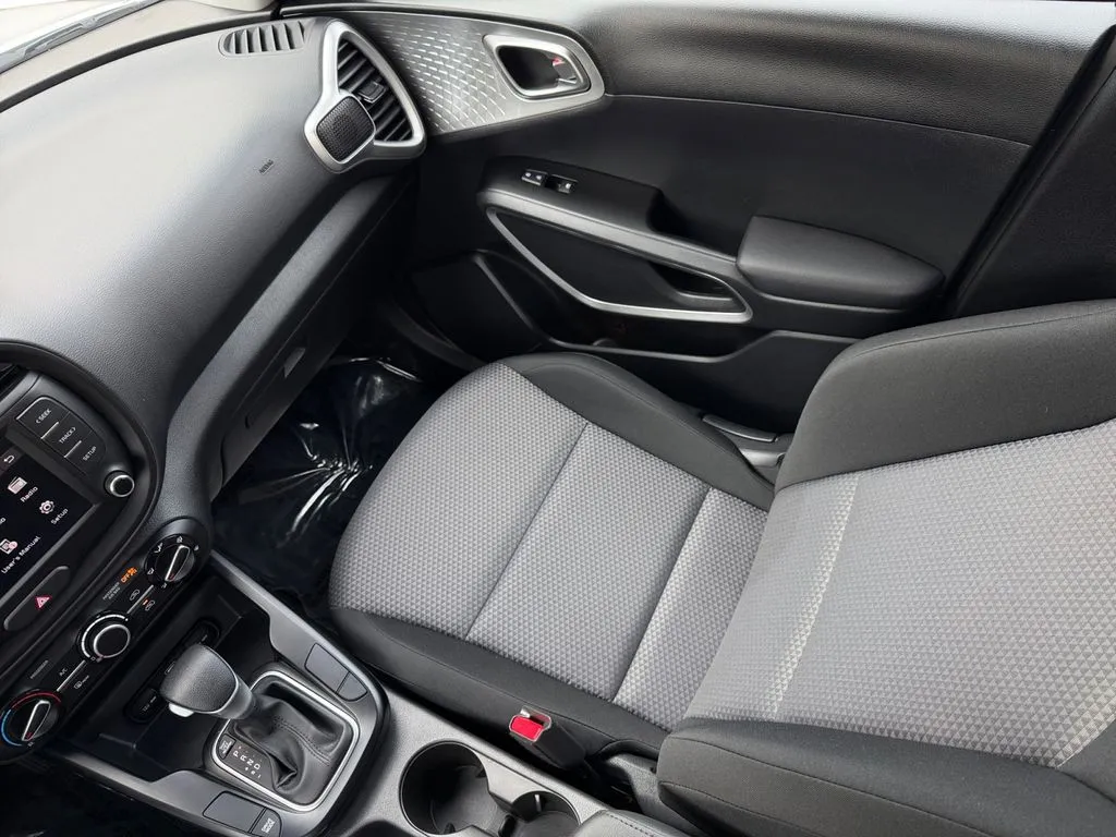 2025 Kia Soul LX - Photo 17