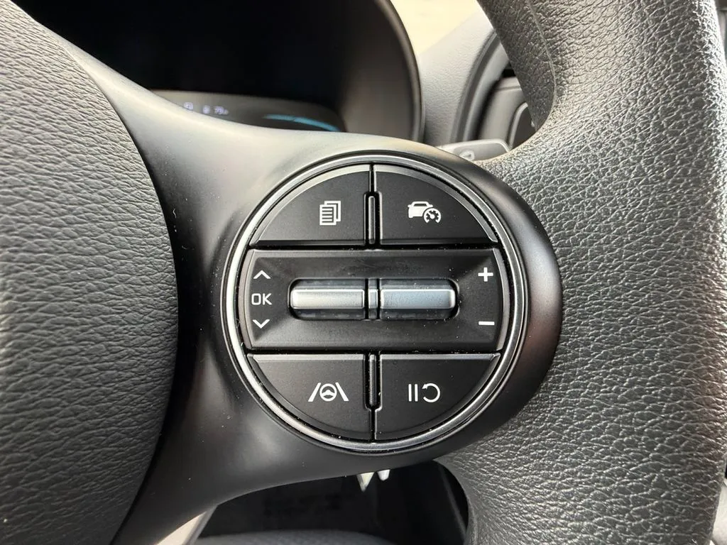 2025 Kia Soul LX - Photo 24