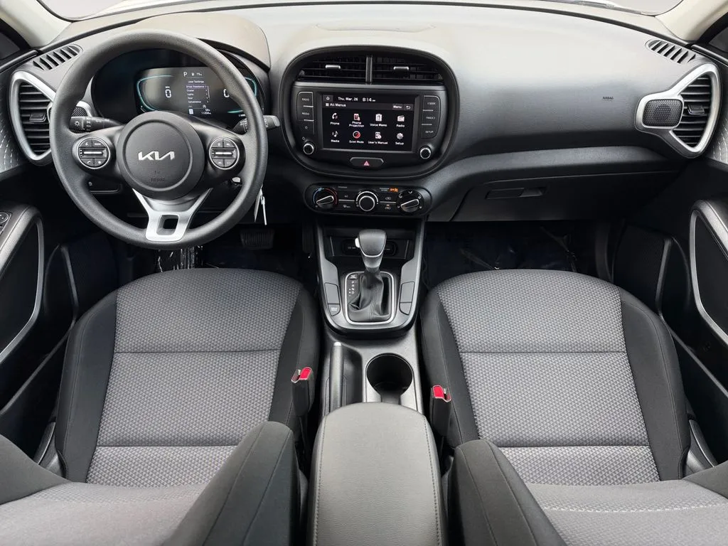 2025 Kia Soul LX - Photo 16