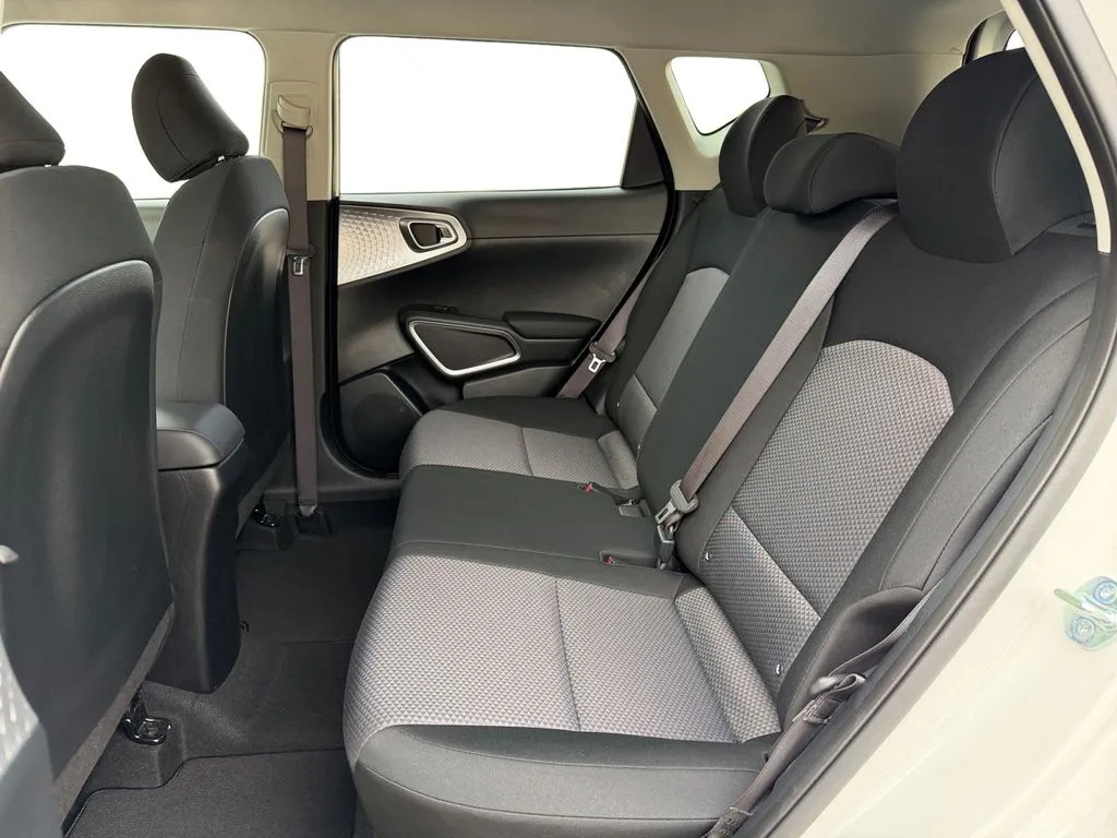 2025 Kia Soul LX - Photo 19