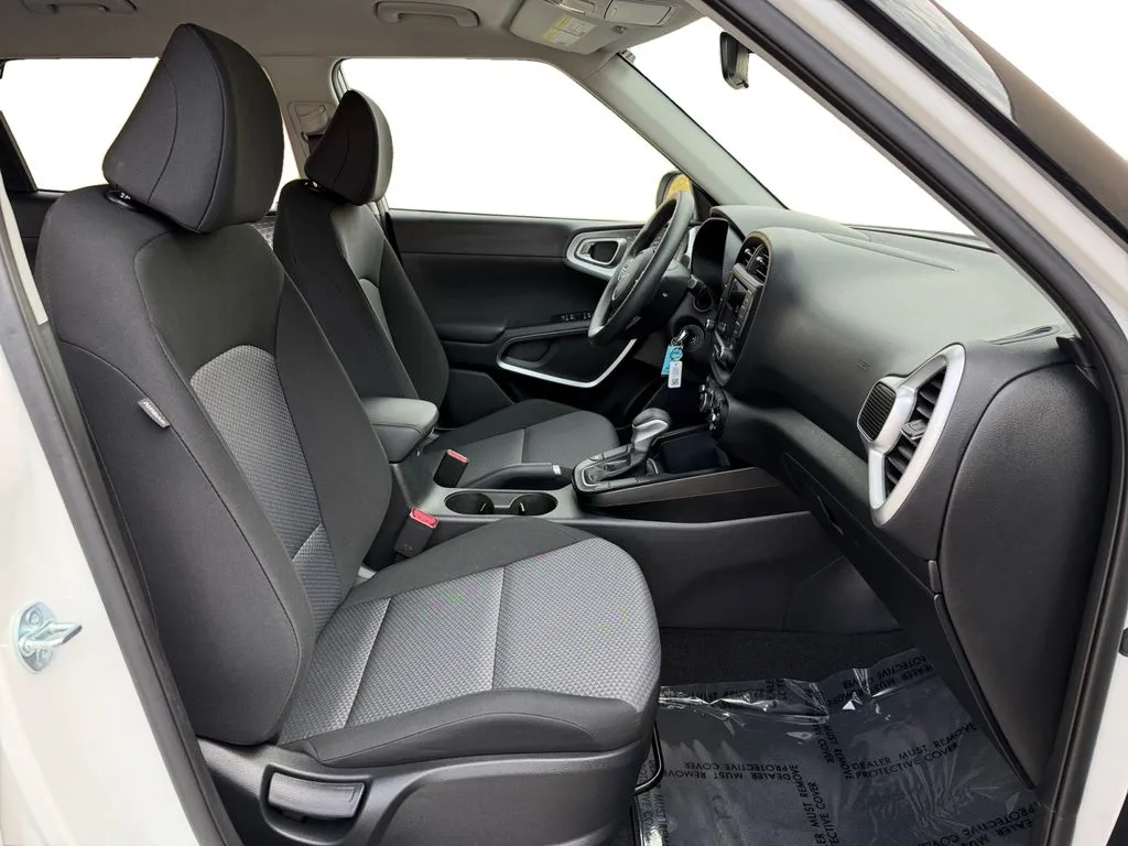 2025 Kia Soul LX - Photo 18