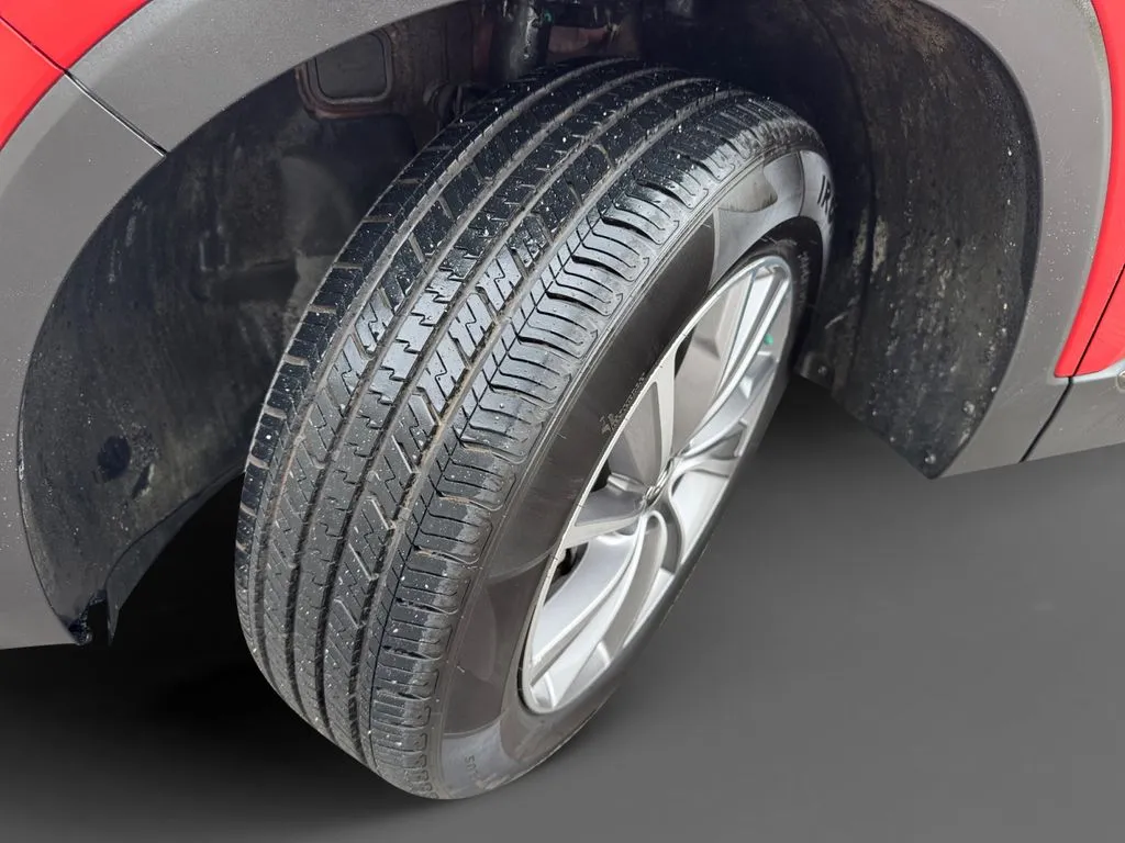 2020 Hyundai Santa Fe Limited - Photo 10