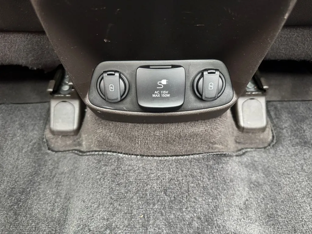 2020 Hyundai Santa Fe Limited - Photo 32