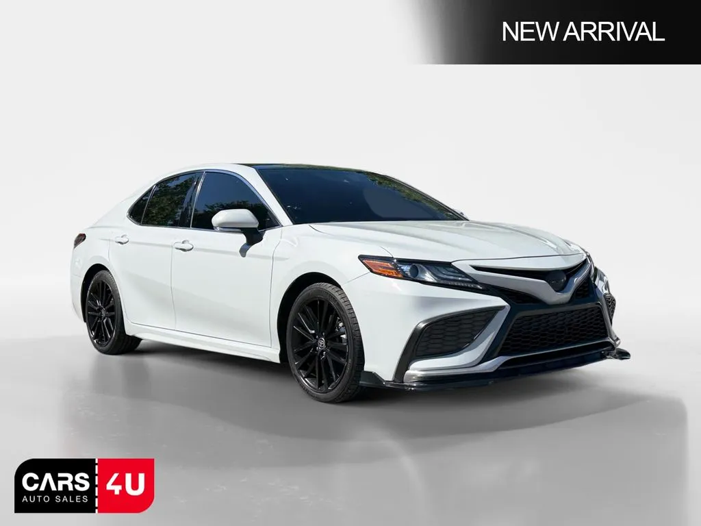 Silver 2022 Toyota Camry XSE for sale in Knoxville, TN