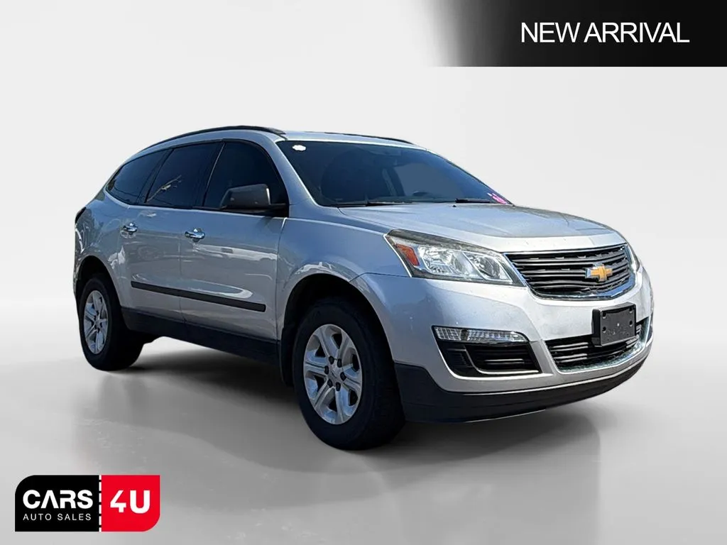 Silver 2017 Chevrolet Traverse LS for sale in Knoxville, TN