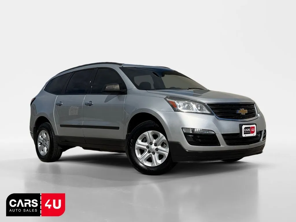 Silver 2017 Chevrolet Traverse LS for sale in Knoxville, TN