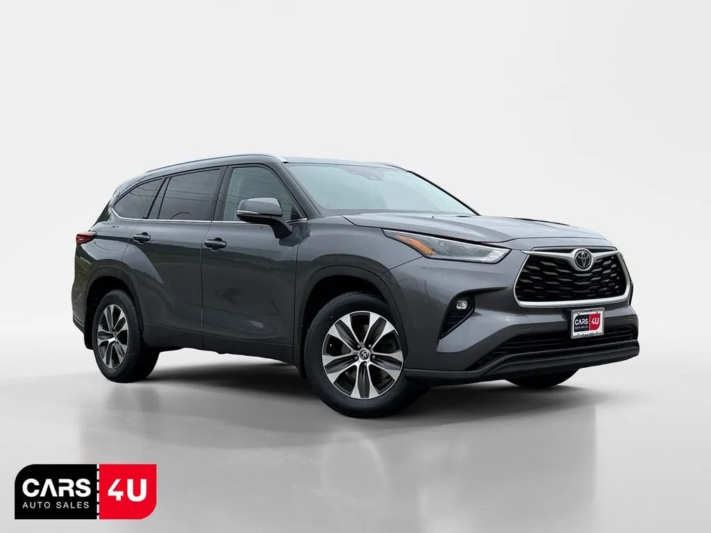 Gray 2021 Toyota Highlander XLE for sale in Knoxville, TN