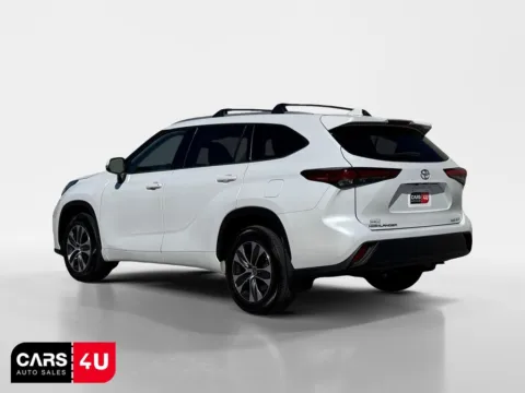 More photos of 2022 Toyota Highlander XLE at Cars 4 U LLC, TN