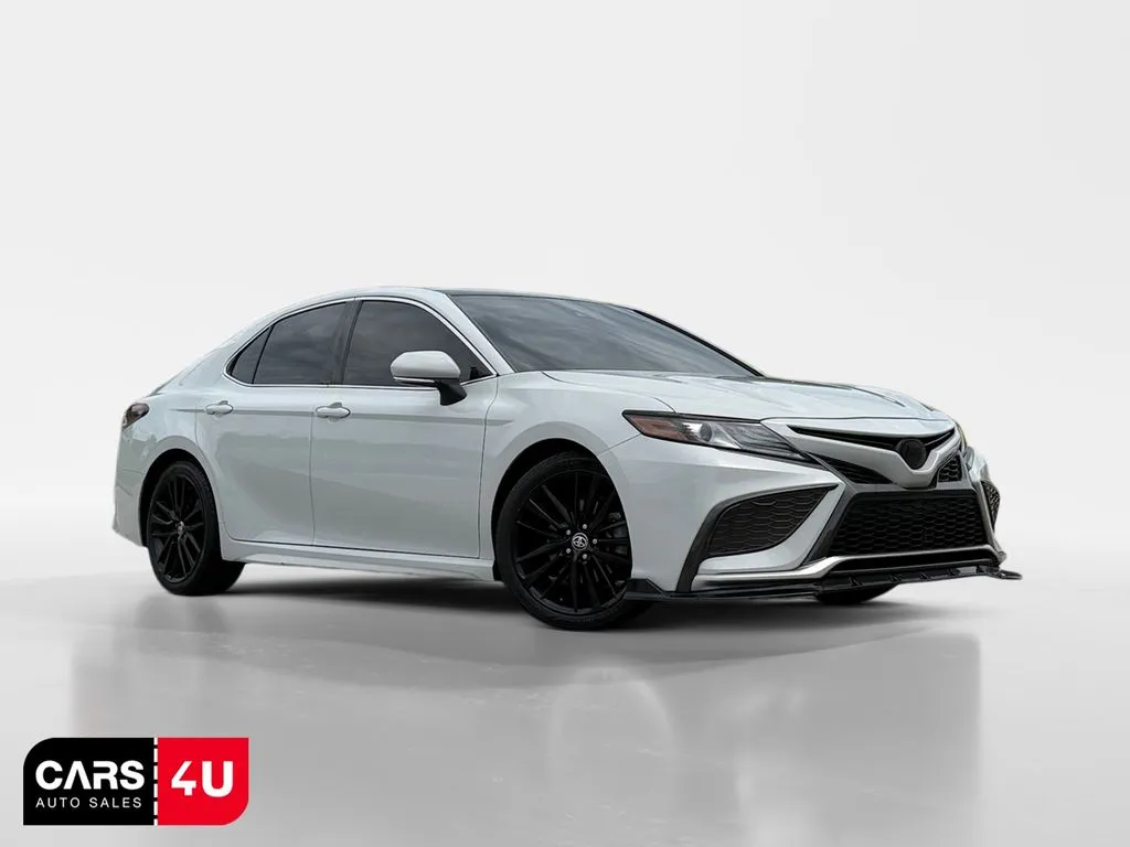 Silver 2022 Toyota Camry XSE for sale in Knoxville, TN