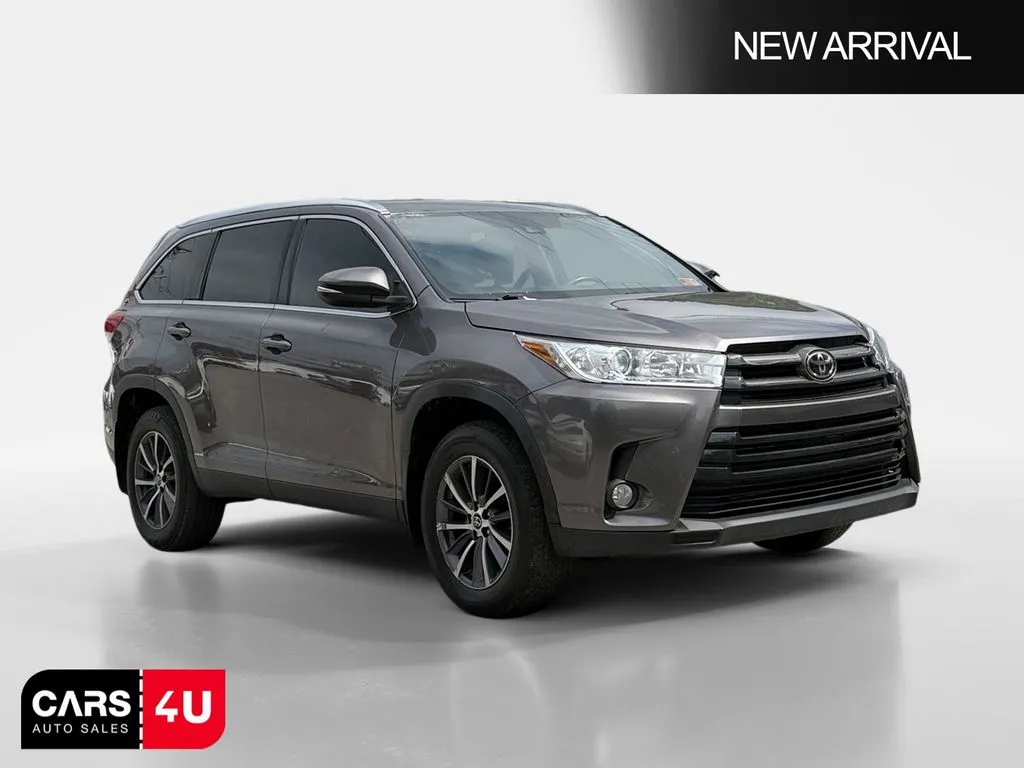 Gray 2019 Toyota Highlander XLE for sale in Knoxville, TN
