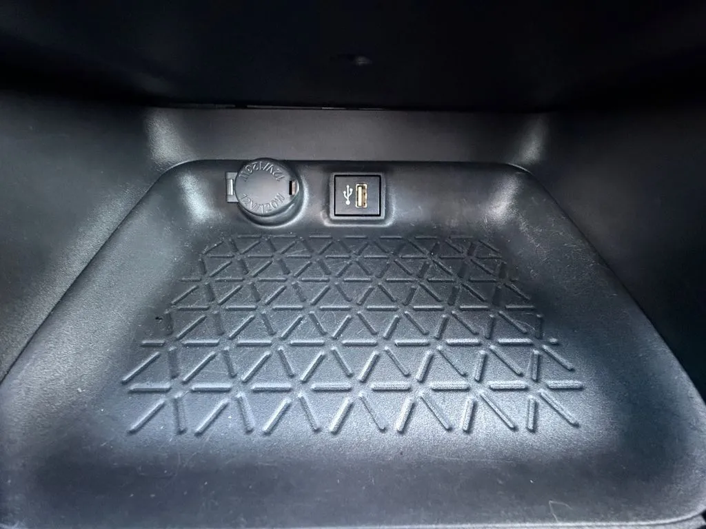 2023 Toyota RAV4 XLE - Photo 28