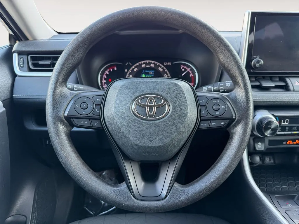 2023 Toyota RAV4 XLE - Photo 23
