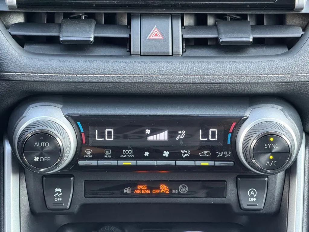 2023 Toyota RAV4 XLE - Photo 13