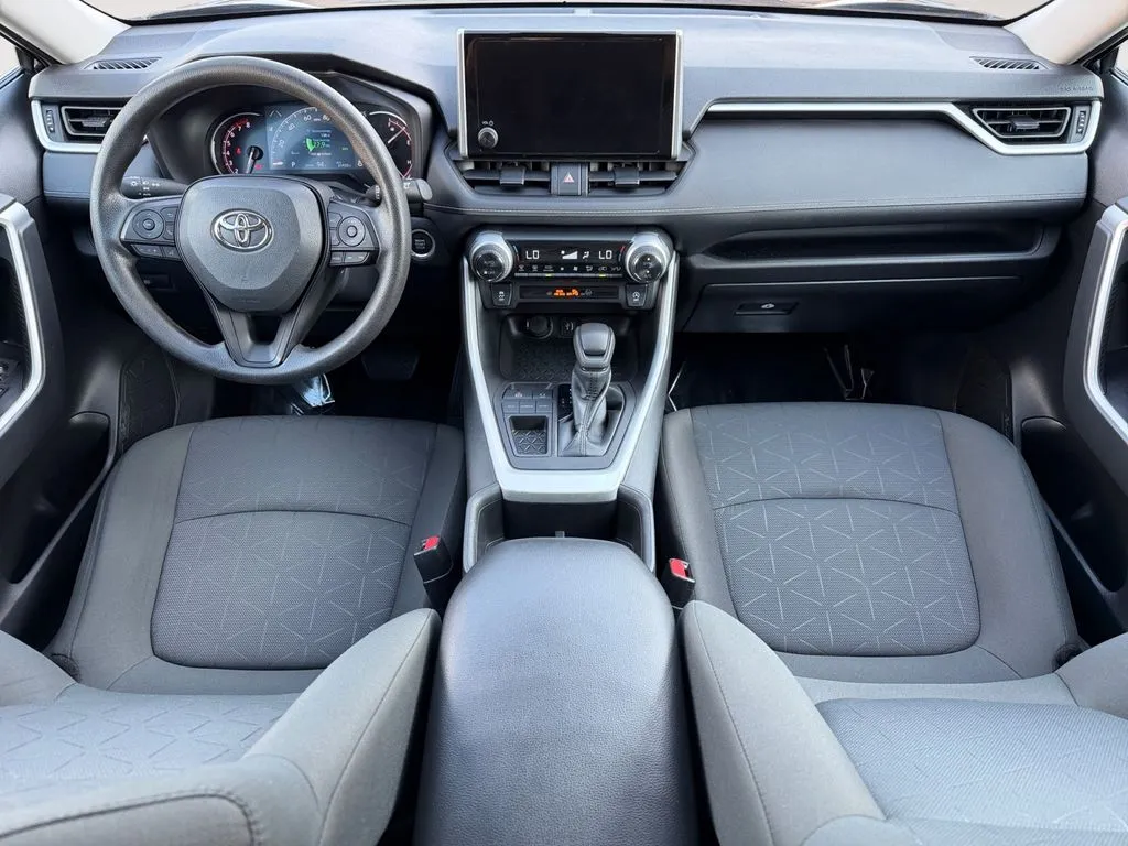 2023 Toyota RAV4 XLE - Photo 16