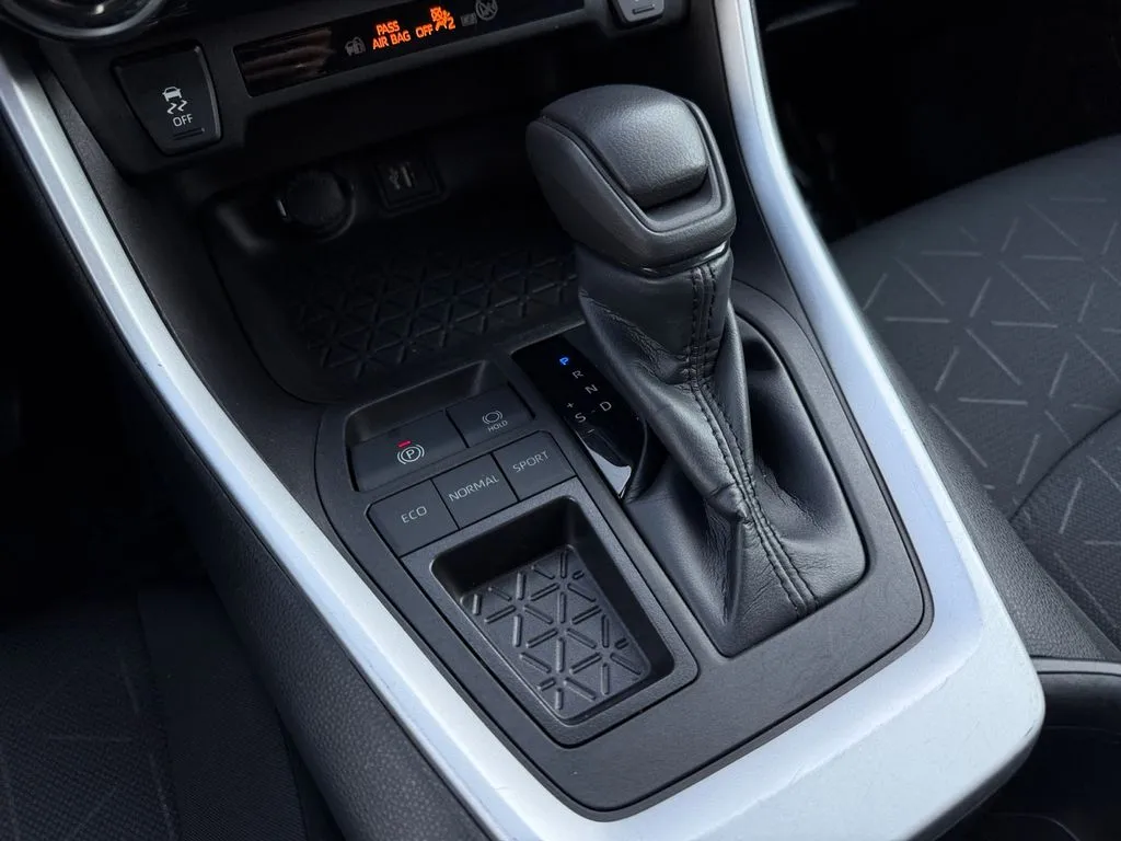 2023 Toyota RAV4 XLE - Photo 27
