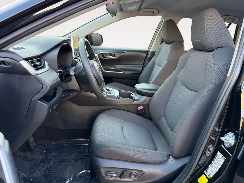 2023 Toyota RAV4 XLE - Photo 14
