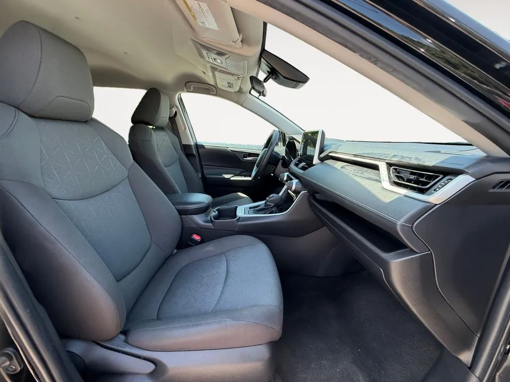 2023 Toyota RAV4 XLE - Photo 13