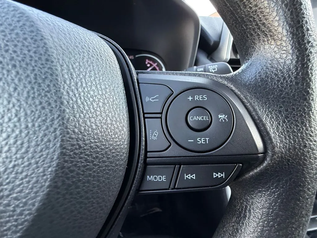2023 Toyota RAV4 XLE - Photo 24