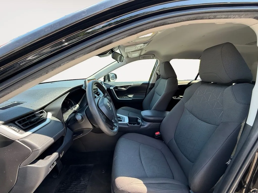 2023 Toyota RAV4 XLE - Photo 11
