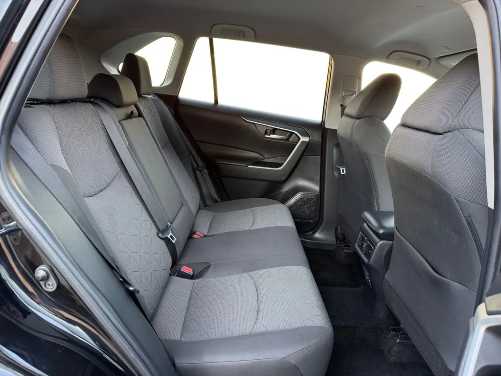 2023 Toyota RAV4 XLE - Photo 20