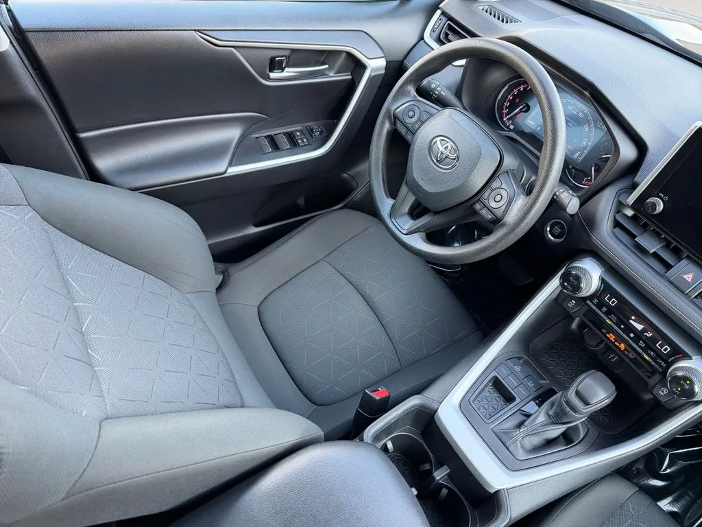 2023 Toyota RAV4 XLE - Photo 15