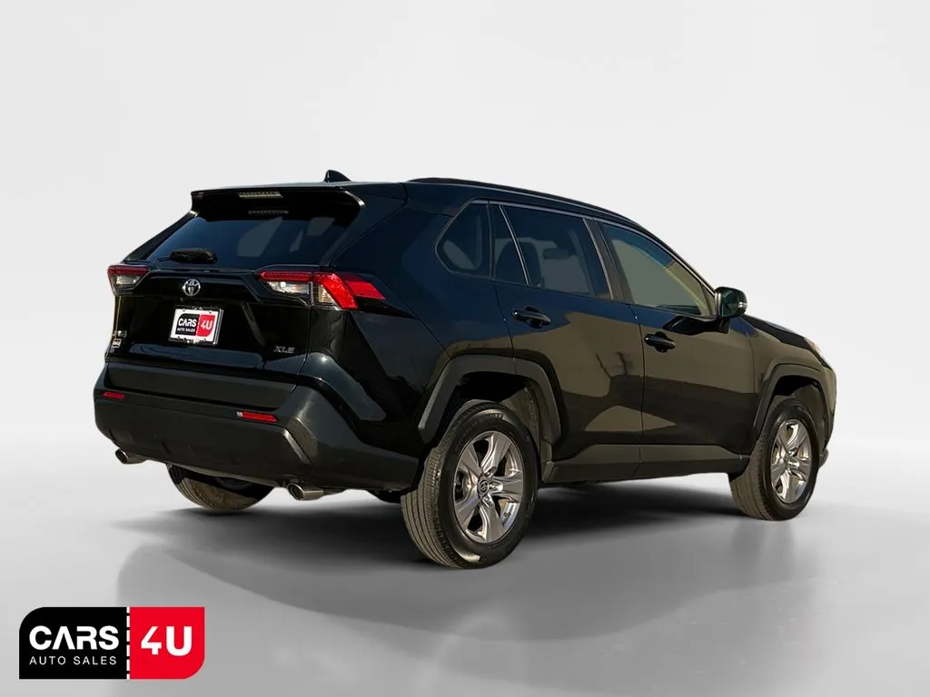 2023 Toyota RAV4 XLE - Photo 7
