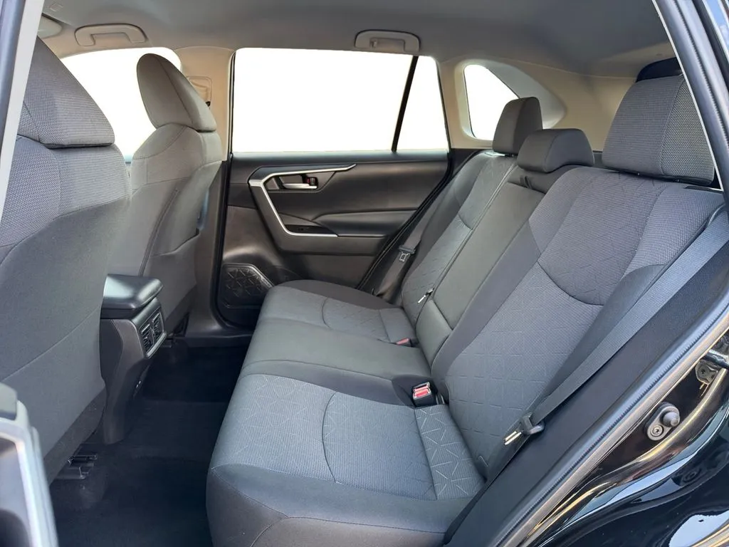 2023 Toyota RAV4 XLE - Photo 19