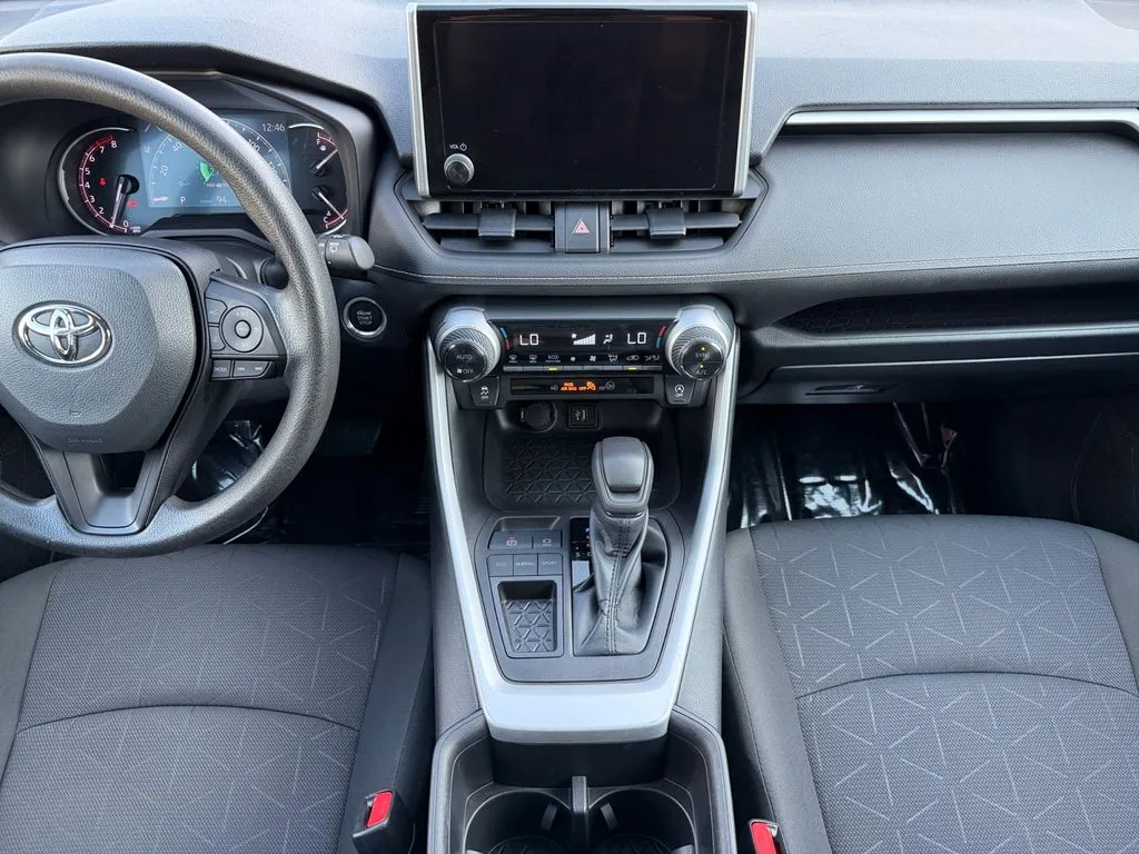 2023 Toyota RAV4 XLE - Photo 26