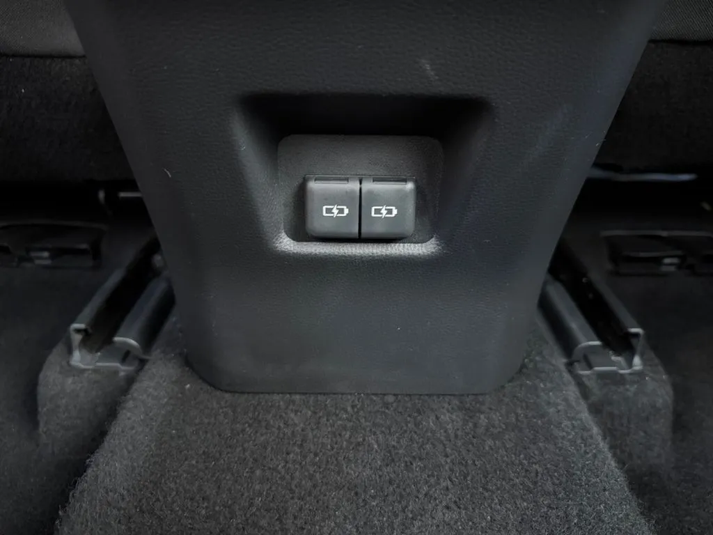 2023 Toyota RAV4 XLE - Photo 29
