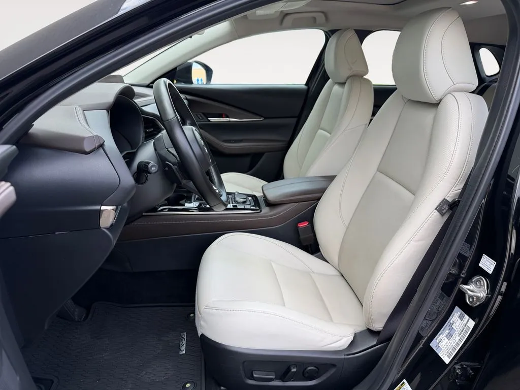 2023 Mazda CX-30 Premium - Photo 14