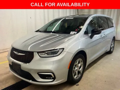 Silver 2024 Chrysler Pacifica Limited for sale in Knoxville, TN
