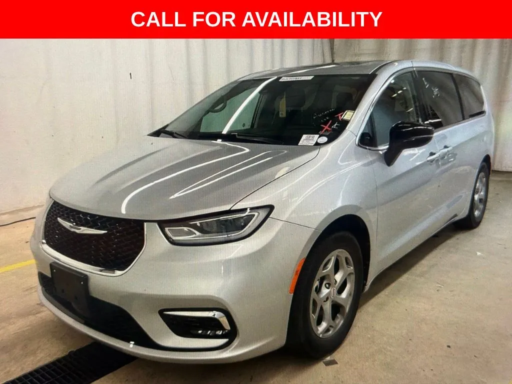Silver 2024 Chrysler Pacifica Limited for sale in Knoxville, TN