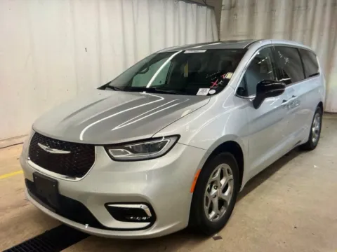 Silver 2024 Chrysler Pacifica Limited for sale in Knoxville, TN