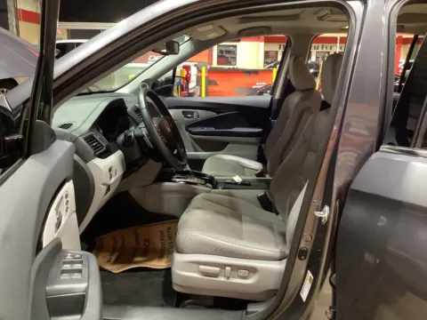 More photos of 2017 Honda Pilot Elite at Cars 4 U LLC, TN