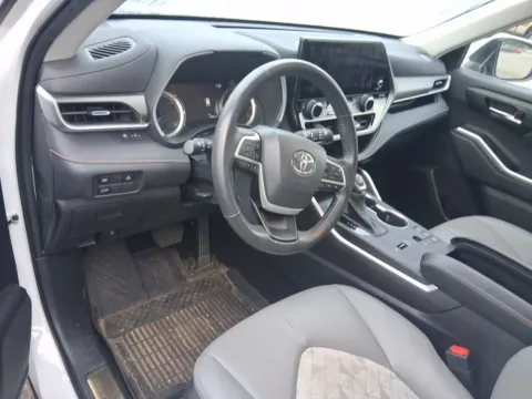 More photos of 2023 Toyota Highlander Hybrid Bronze Edition at Cars 4 U LLC, TN