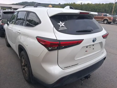 More photos of 2023 Toyota Highlander Hybrid Bronze Edition at Cars 4 U LLC, TN