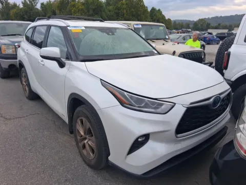 Photos of 2023 Toyota Highlander Hybrid Bronze Edition for sale in Knoxville, TN at Cars 4 U LLC