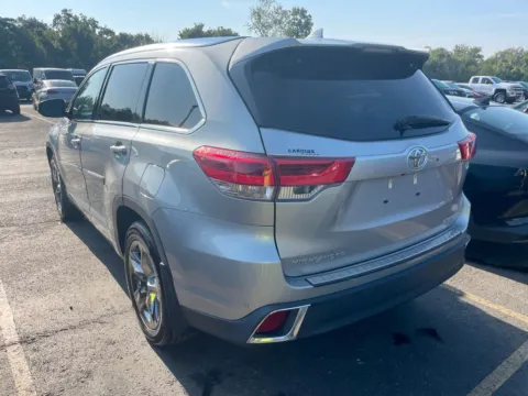 More photos of 2017 Toyota Highlander Limited Platinum at Cars 4 U LLC, TN