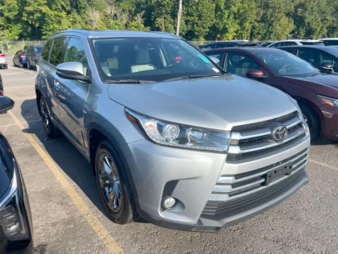 Photos of 2017 Toyota Highlander Limited Platinum for sale in Knoxville, TN at Cars 4 U LLC