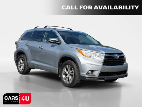 Silver 2014 Toyota Highlander XLE V6 for sale in Knoxville, TN