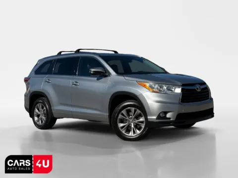 Silver 2014 Toyota Highlander XLE V6 for sale in Knoxville, TN